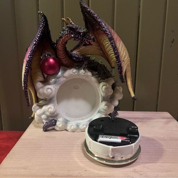 Resin Dragon in a Cloud Desk Clock - Picture 5 of 11